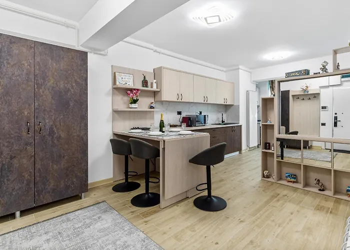 Sapphire In Infinity Pool & *