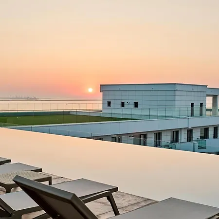 Sapphire In Infinity Pool & Navodari