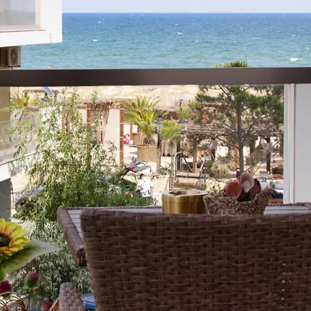 Sapphire In Infinity Pool & * Năvodari