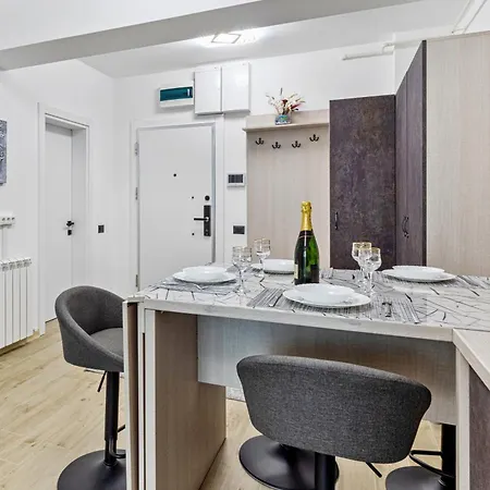 Sapphire - Infinity Pool & Appartement