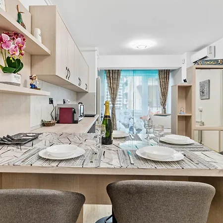 Sapphire - Infinity Pool & Appartement