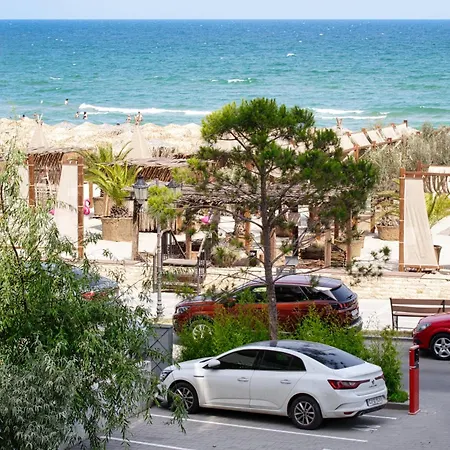 Sapphire - Infinity Pool &