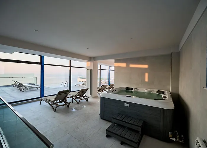 Sapphire In Infinity Pool & *