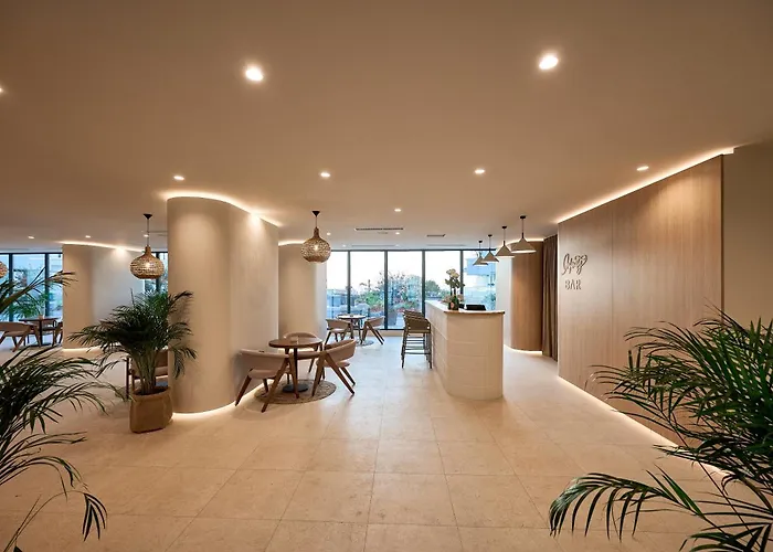 Sapphire In Infinity Pool & * Năvodari