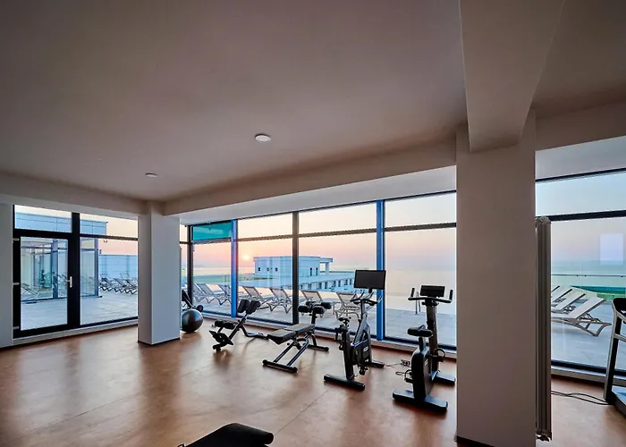 Sapphire In Infinity Pool & Năvodari