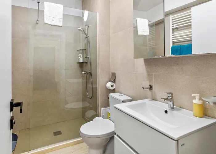 Apartment Sapphire - Infinity Pool & Navodari