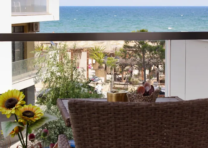 Sapphire In Infinity Pool & * Năvodari