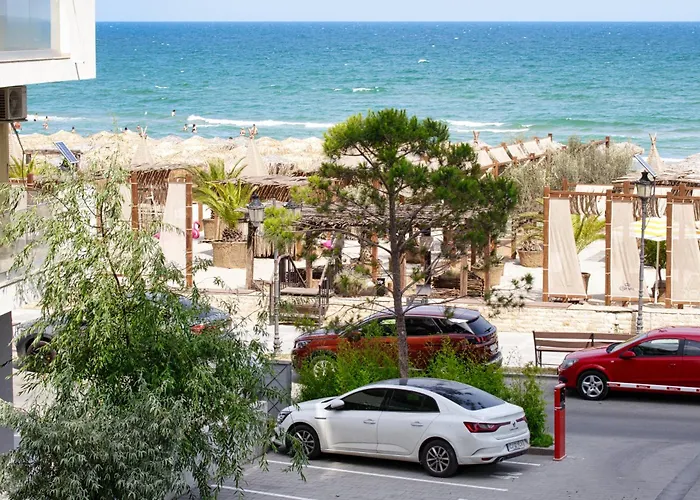 Sapphire In Infinity Pool &