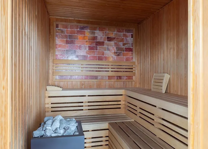 Sapphire In Infinity Pool & Năvodari